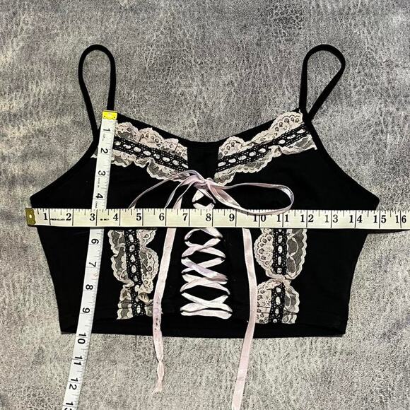 Adorable lace and ribbon crop cami - Picture 4 of 6